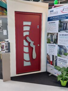 Porte d'entrée VESTA 7 en aluminium Rouge. Ouverture par lecteur d'empreinte. Salon de Limoges 
